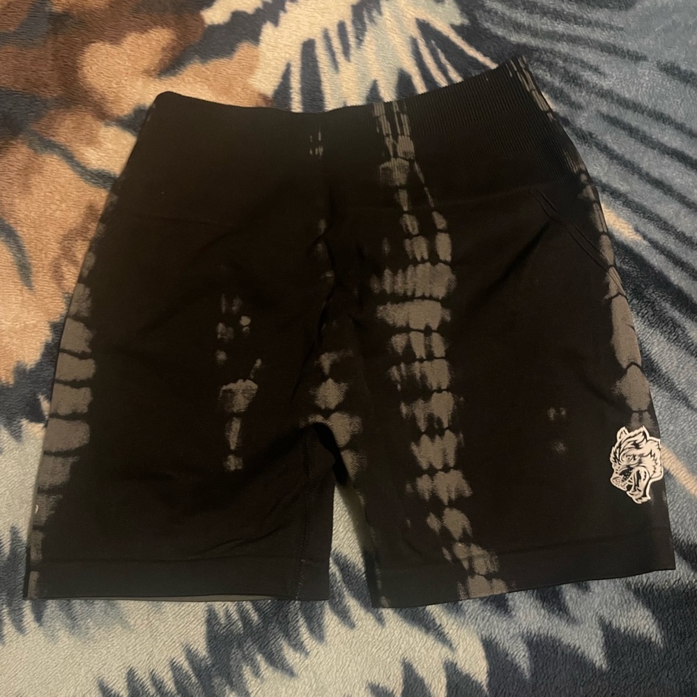 DUAL EVERSON SEAMLESS "HUXLEY" SHORTS IN BLACK/BLACK SERPENT